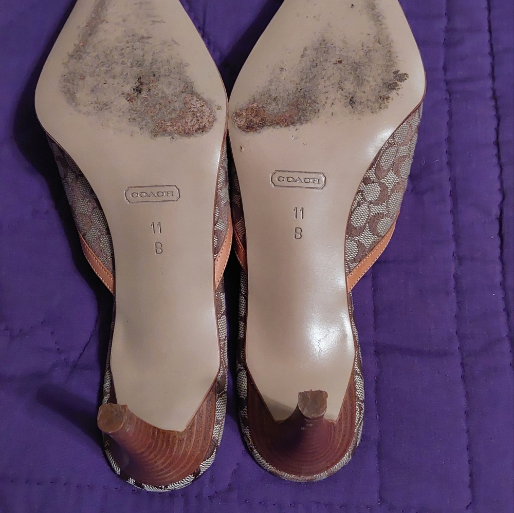 Fabulous Coach shoes! HARDLY WORN - Picture 2 of 2